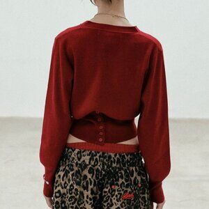 Red V-neck sweater, American retro relaxed style, knitted cardigan, embroidered,